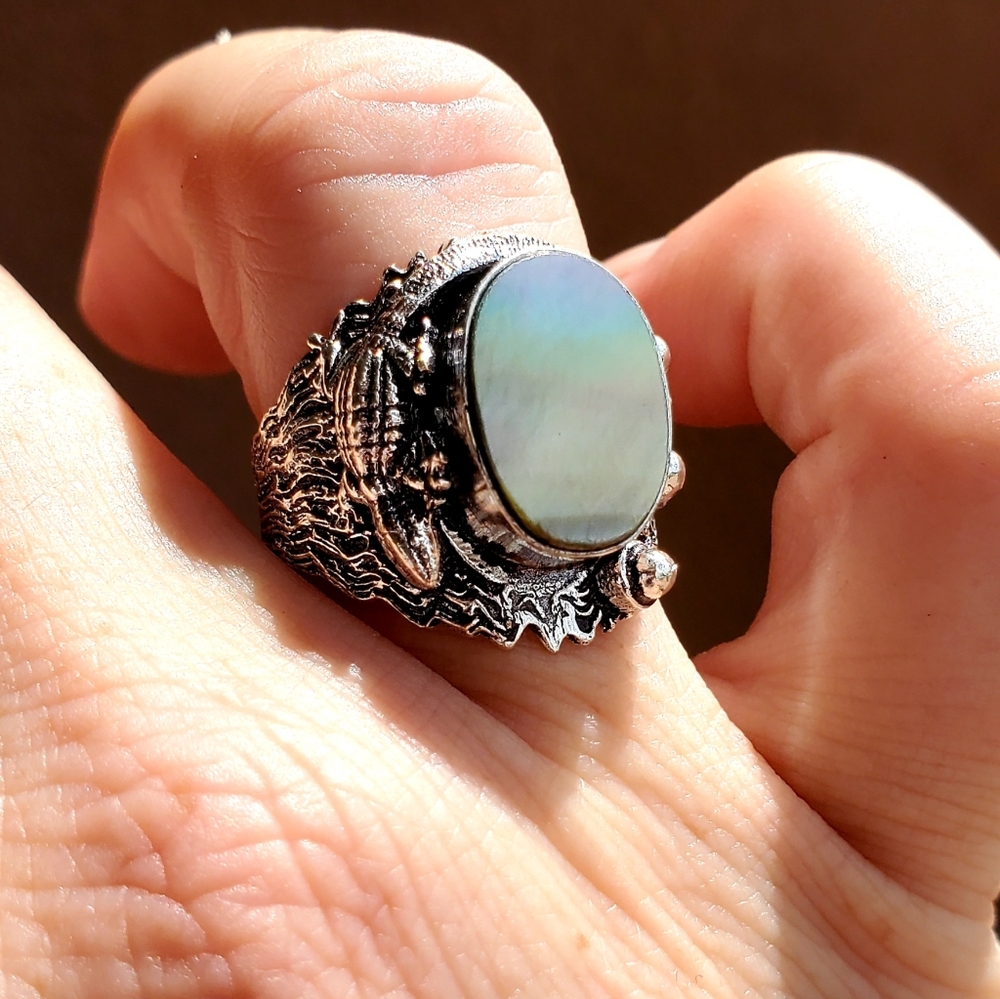 New Unique Mother of Pearl Lizard Silver Ring.